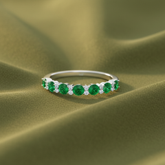 Emerald With Dimaond Nineteen Stone