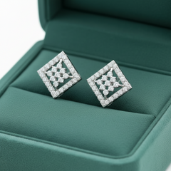 Elegant Marquise Design and Round Diamond Lattice