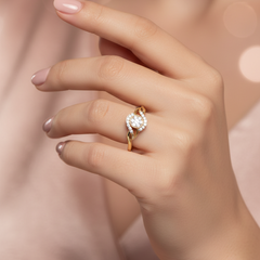 Elegant Twisted Halo Flower Center Diamond