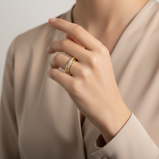 Overlapping with Sculptural Curved Diamond