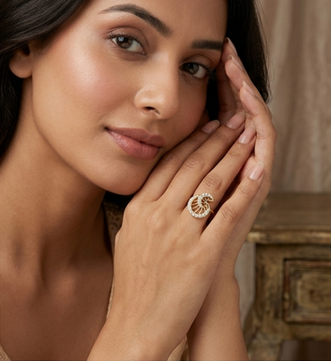 Curved Architectural Loop Diamond Glow