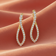 Load image into Gallery viewer, Twisted Teardrop Diamond Luminary