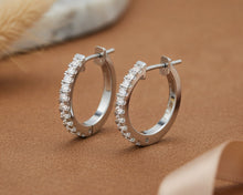 Load image into Gallery viewer, Dainty Diamond