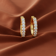 Load image into Gallery viewer, Shared Prong Setting Diamond Constellation