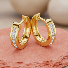 Load image into Gallery viewer, Channel Set Flush Rail Diamond Radiance