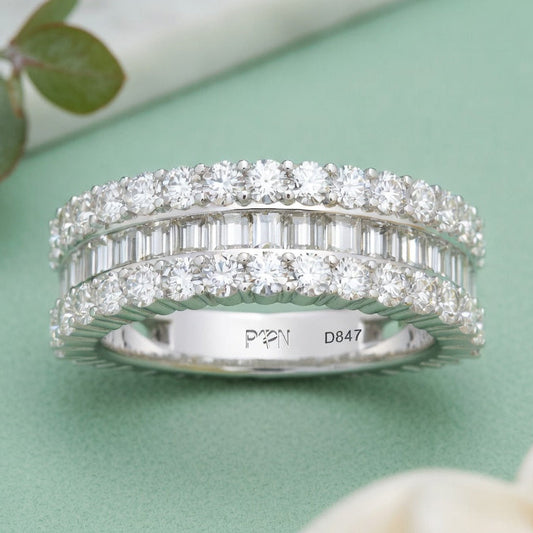 Open Crisscross Lattice & Brilliant-Cut Diamond Runway