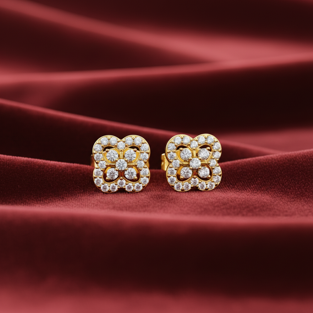 Luxe Intricate Gold Diamond Quatrefoil