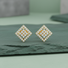 Load image into Gallery viewer, Elegant Marquise Design and Round Diamond Lattice