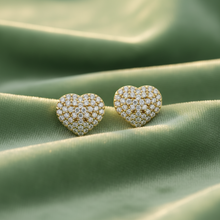 Load image into Gallery viewer, Heart-Shaped Cluster Diamond
