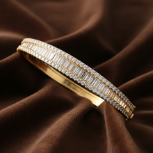 Load image into Gallery viewer, Triple Row Tapered Baguette And Round Diamond Border