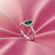 Load image into Gallery viewer, Emerald Cut Emerald