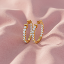 Load image into Gallery viewer, Shared-Prong Diamond