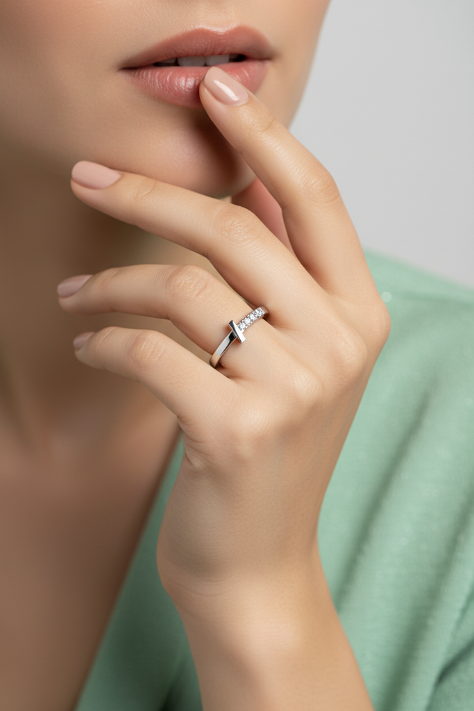 Minimalist T-Silhouette Seven-Diamond Linear Brilliant Encrusted Geometric