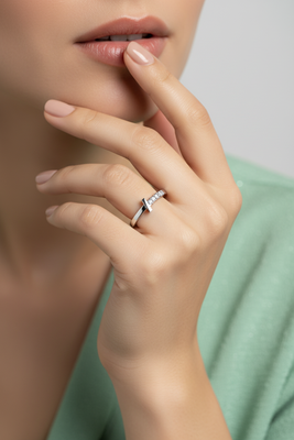 Minimalist T-Silhouette Seven-Diamond Linear Brilliant Encrusted Geometric