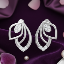 Load image into Gallery viewer, Classic Bloom Floral Petal Certified Diamond