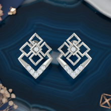 Load image into Gallery viewer, Dainty Floral Cluster Fine Diamonds