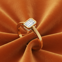 Load image into Gallery viewer, Emerald With Round Diamond