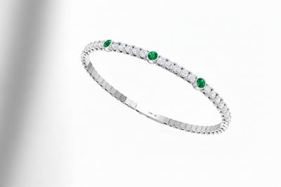 Minimalist Emerald Accent