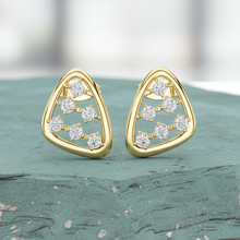 Load image into Gallery viewer, Geometric Open-Triangle Six Stone Stone Diamond