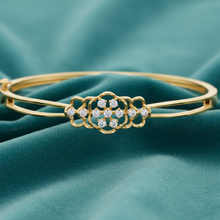 Load image into Gallery viewer, Snowflake Filigree Delicate Opulence Diamond