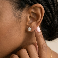 Load image into Gallery viewer, Flower Cluster Natural Diamond