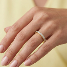 Load image into Gallery viewer, Continuous Eternal Circle Diamond Luminary