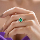 Round Diamond & Oval Emerald